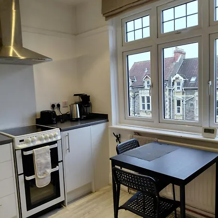 Quiet With En-suite , Close To University, Whiteladies And Gloucester Rd *