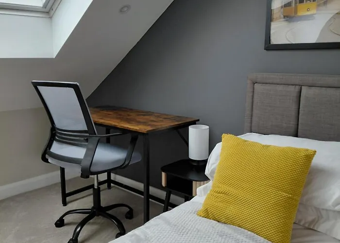 Проживання в сім'ї Quiet With En-suite , Close To University, Whiteladies And Gloucester Rd Бристоль