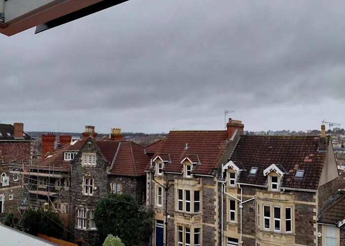 Quiet With En-suite , Close To University, Whiteladies And Gloucester Rd Проживання в сім'ї