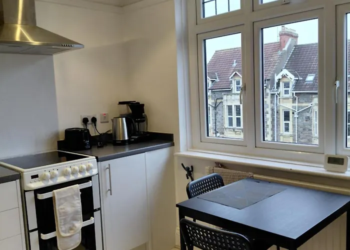 Quiet With En-suite , Close To University, Whiteladies And Gloucester Rd *